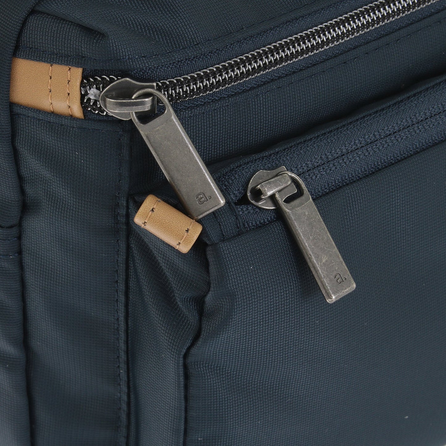 BASTIQUE 2 Crossbody Type A ACE