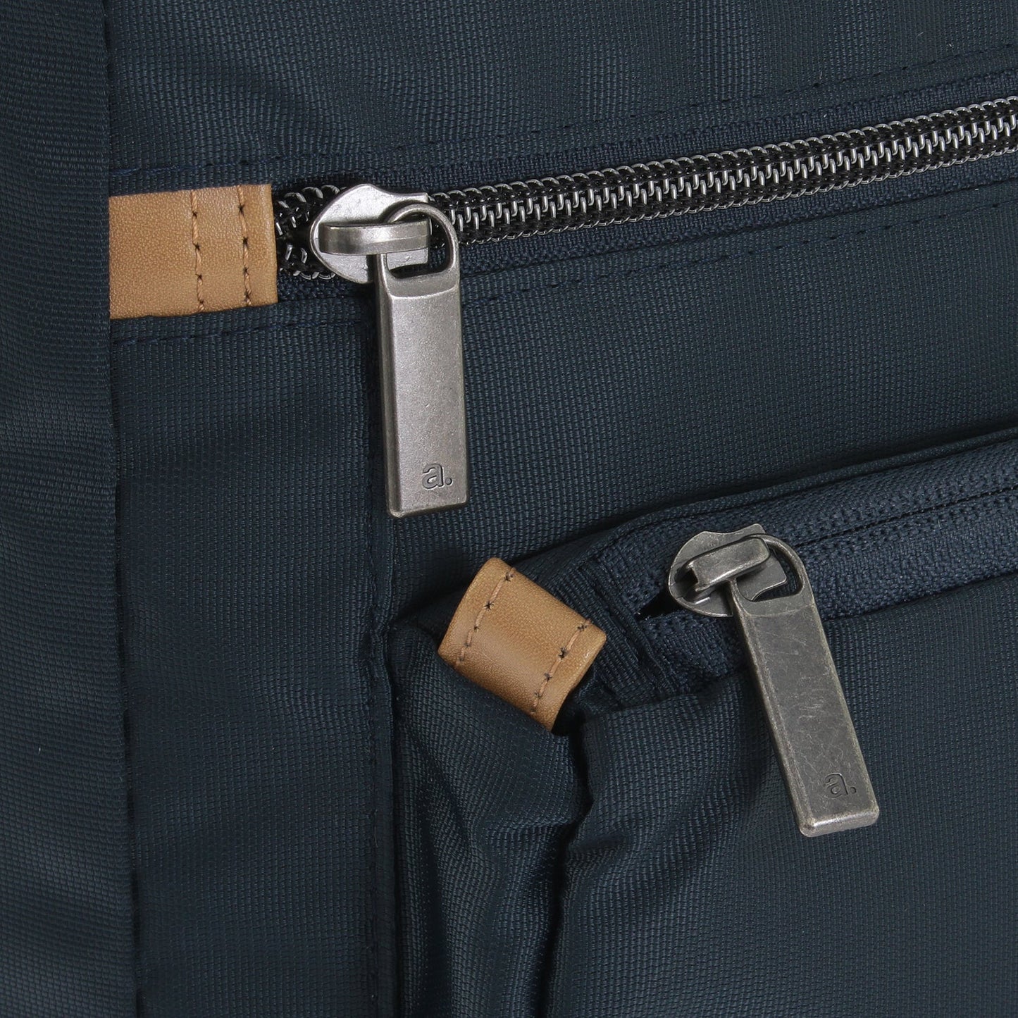 BASTIQUE 2 Crossbody Type B ACE