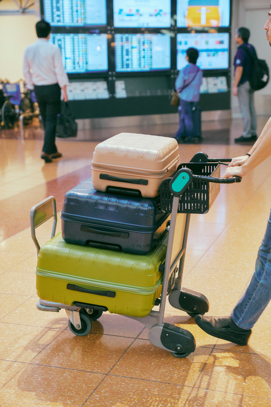 Carry-On-vs.-Checked-Suitcase-Size-Guide ACE Global Online Store