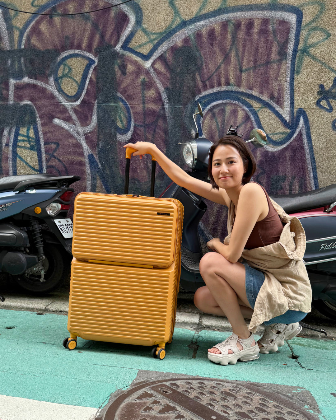 Lightweight & Functional – Smart Suitcase for Urban Travelers