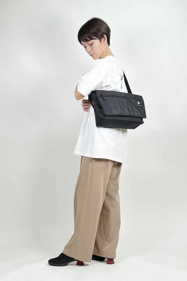 HYPHENORM | Medium Messenger Bag | 60153,, medium image number 18